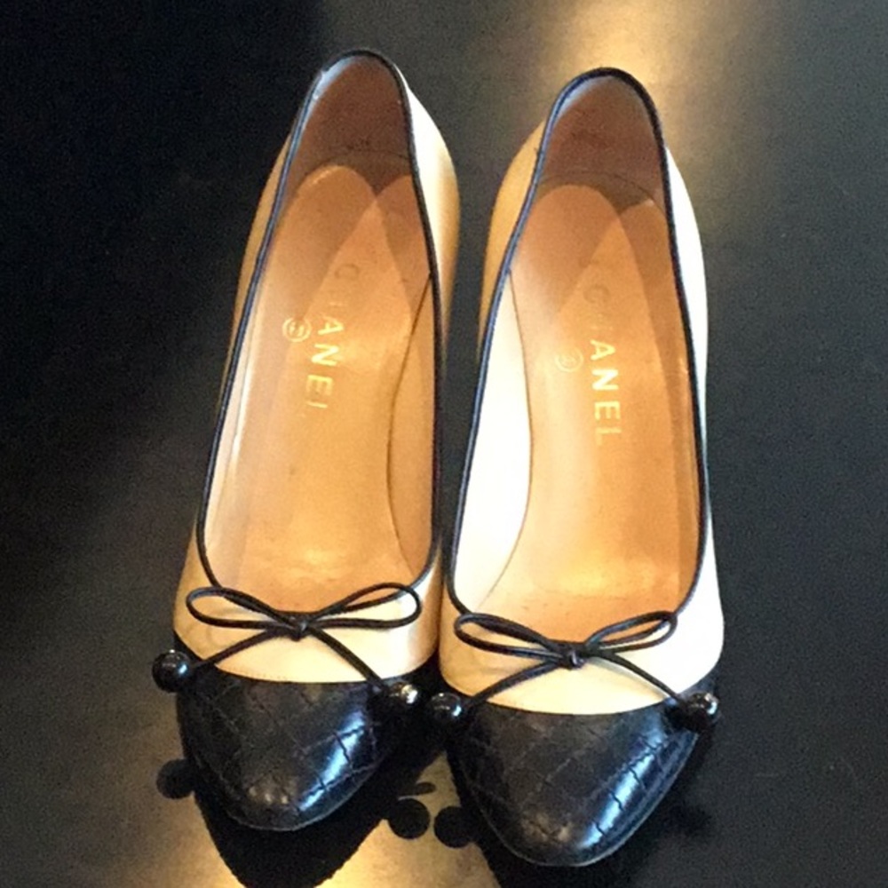 Chanel Black & Tan pumps